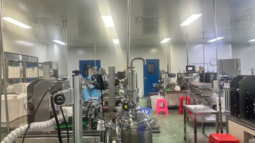 Automated blister sealing and secondary packaging line